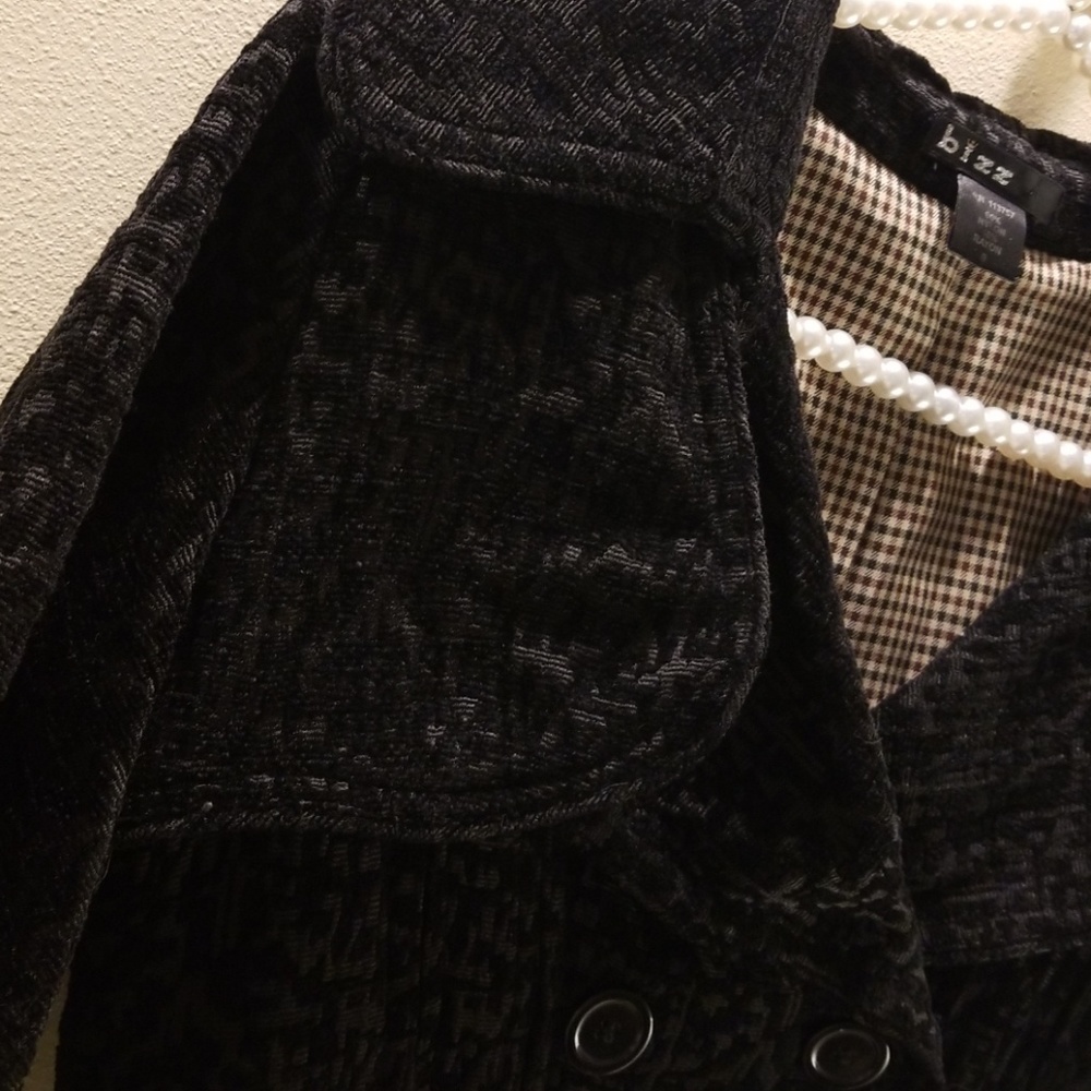 Bizz cropped brocade coat EUC